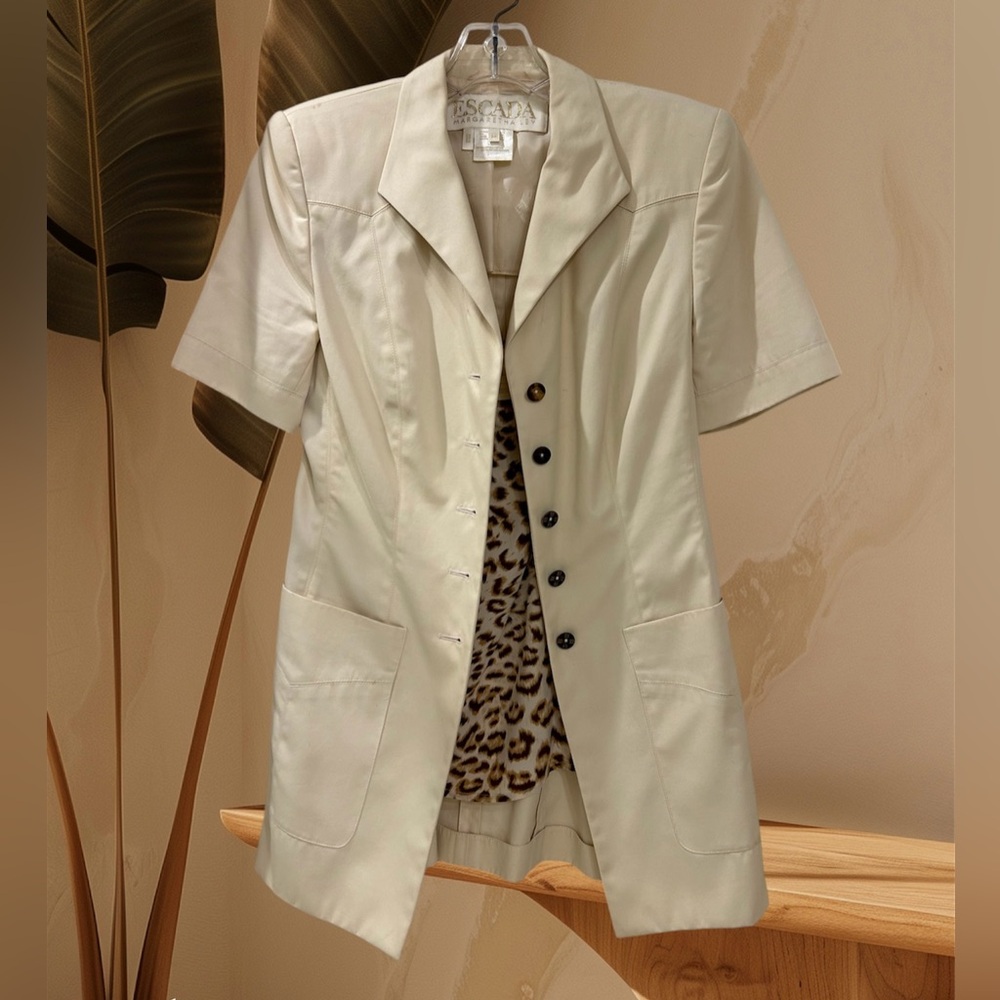 Escada Jacket, Short Sleeve, Button Front, Front Patch Pockets, Cream, Sz 6 / 36